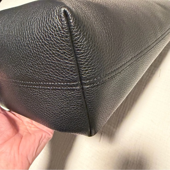 Cuyana Black Leather Tote - Picture 11 of 12